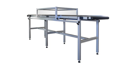 Belt conveyor with cover
